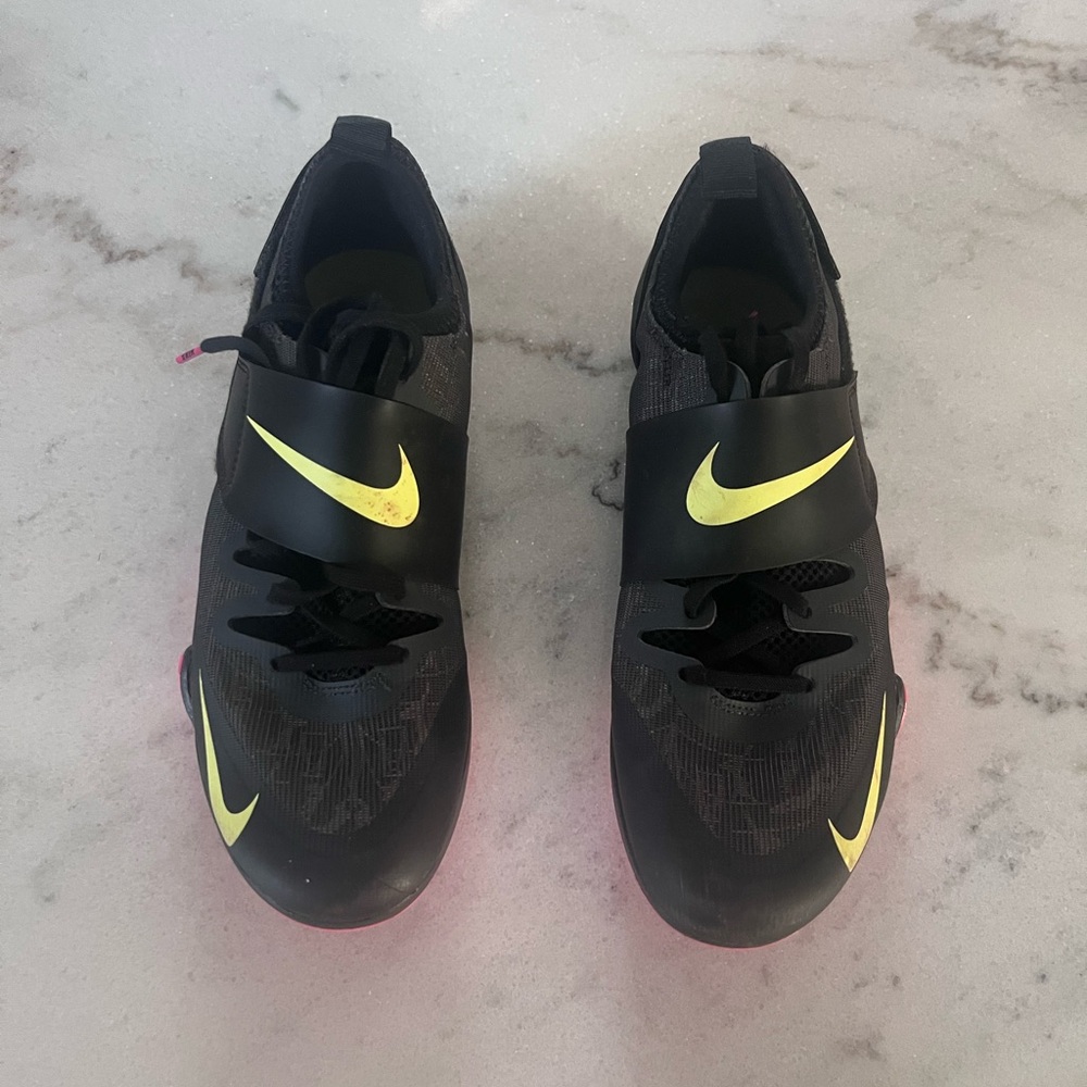 Track and field shoes